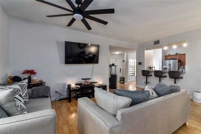 Foto del edificio - 15880 SW 3rd St