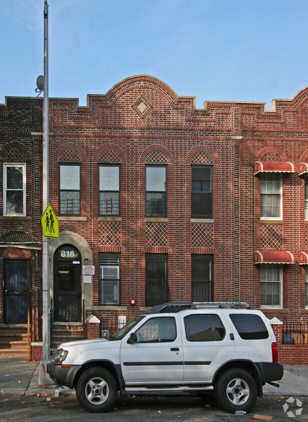 Foto principal - 816 Saratoga Ave