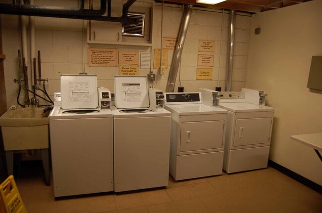 LAUNDRY FOR 2 BDR - Apple Lane