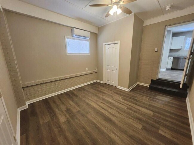 Foto del edificio - 3415 Hyland Dr
