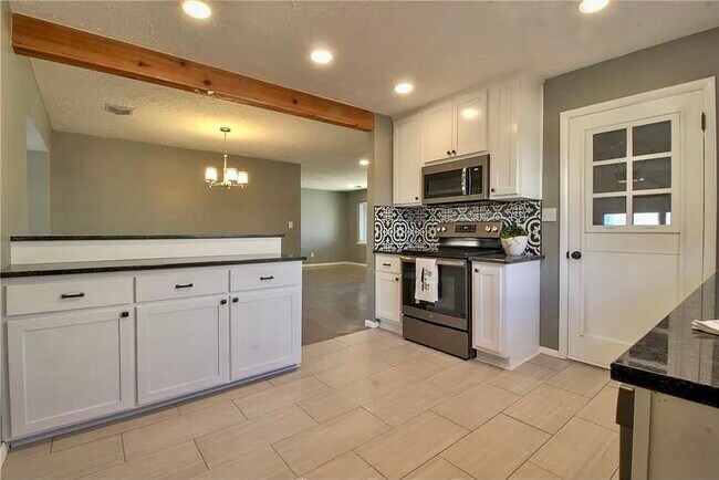 Building Photo - 10616 Greystone Ave