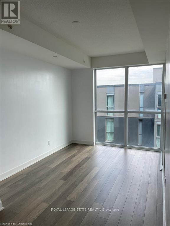 Photo du bâtiment - 5220-5220 Dundas St