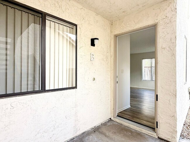 Foto del edificio - Lower Level w/ Private Fenced Yard!
