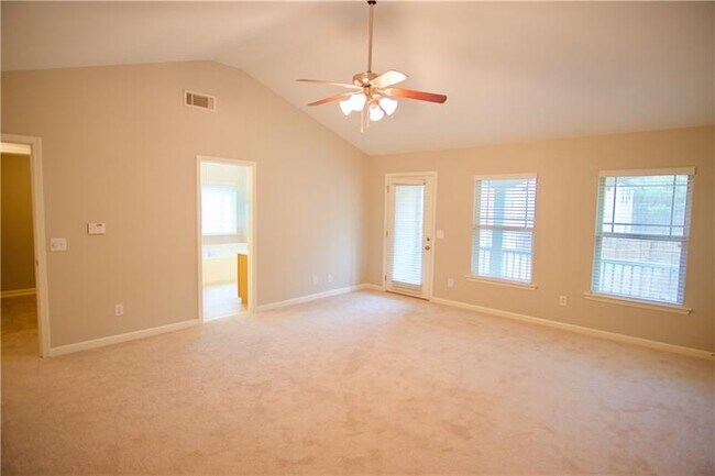 Foto del edificio - 334 Pin Oak Ave
