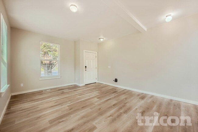 Building Photo - 1222 193rd St E