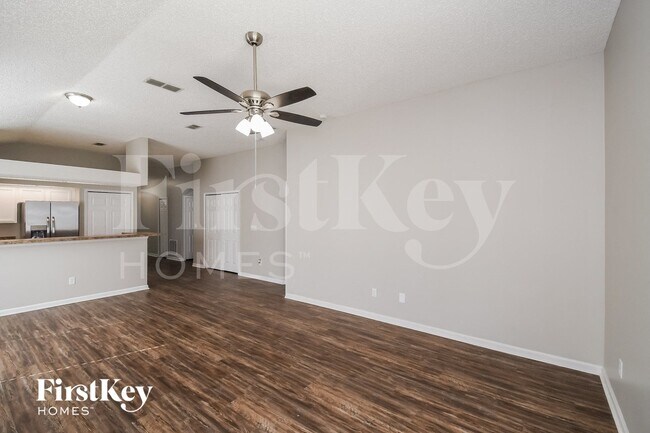 Building Photo - 2956 Centerwood Dr N