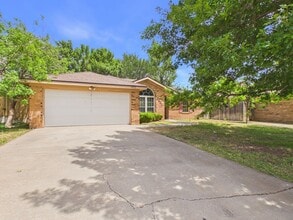 Building Photo - 5822 Syracuse Dr