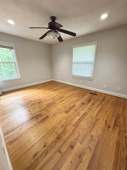 Foto del edificio - 7342 Valley Ln