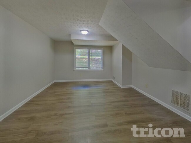 Foto del edificio - 2479 Hewatt Rd