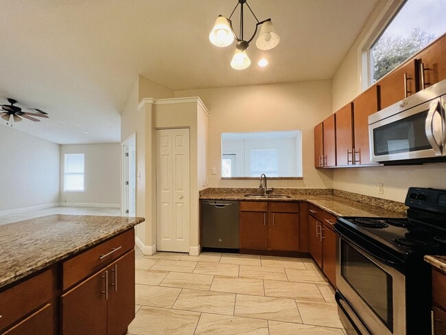 Photo - 612 Sherwood Oaks Cir House