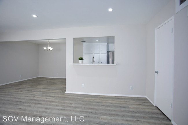 Building Photo - 1749 S Sunflower Ave