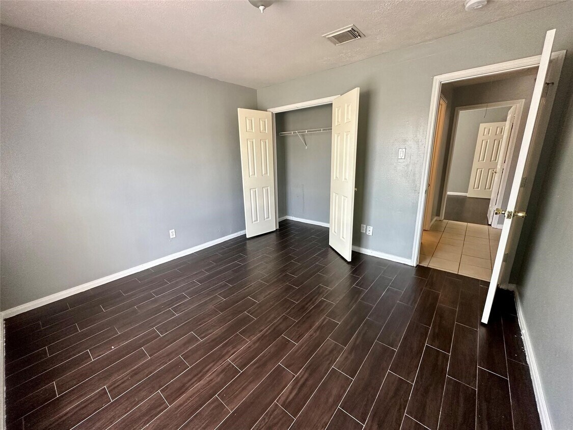 Foto del edificio - 4542 Reams Ln