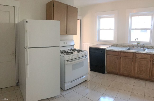 Building Photo - 2 br, 1 bath  - 16 Grove St