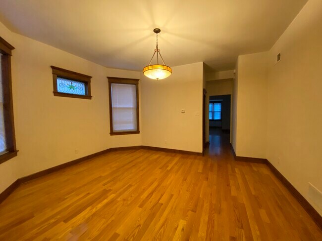 Building Photo - 3304 N Albany Ave