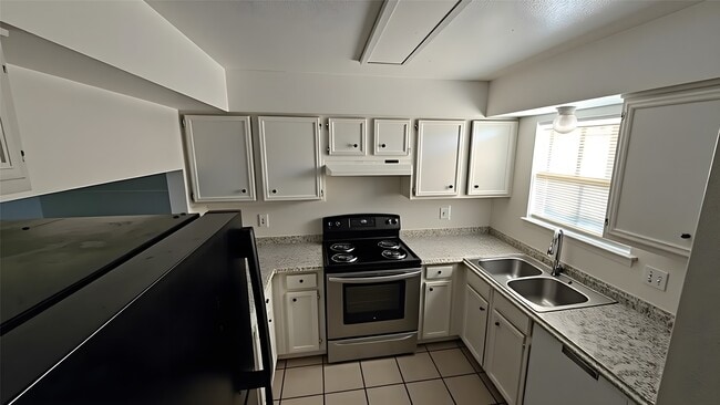 Foto del edificio - 12822 Shannon Hills Dr