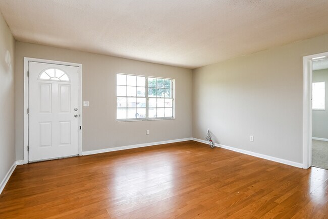 Building Photo - Inviting 4-Bedroom Home with Large Yard