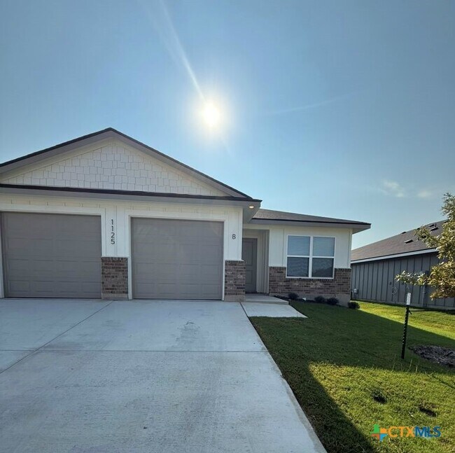 Building Photo - 1125 Lindsey Dr