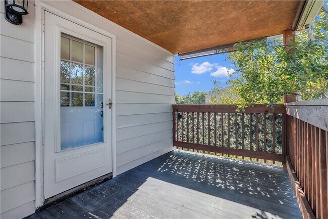 Foto del edificio - 1229 McKee Rd