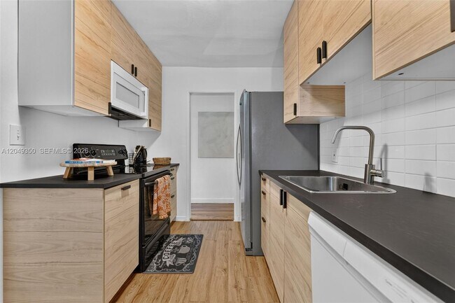 Foto del edificio - 5800 SW 61st St