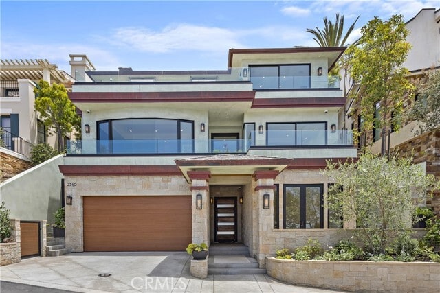 Building Photo - 2340 Crestview Dr