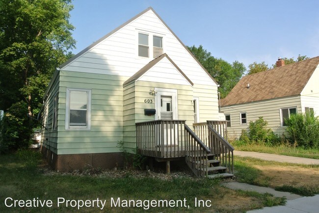 Building Photo - 603 11th St NE