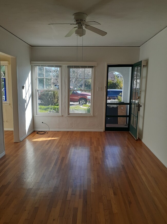 Living Room Entrance way - 467 S Evergreen Dr