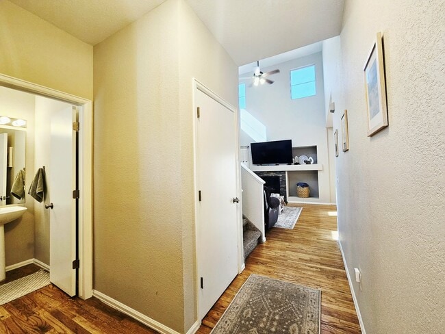 Building Photo - 6810 Shore View