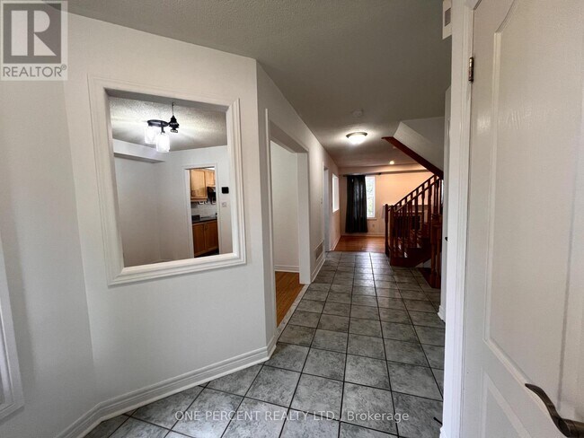 Photo du bâtiment - 10 Royal Park Blvd