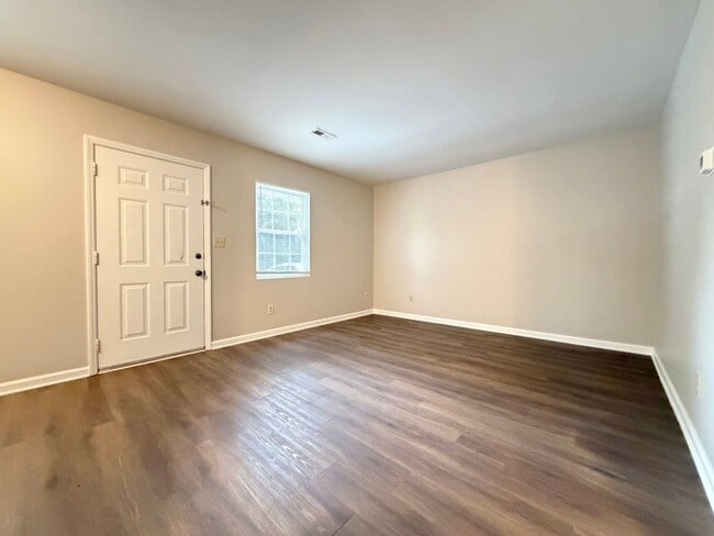 Building Photo - 221 Quintas Ave