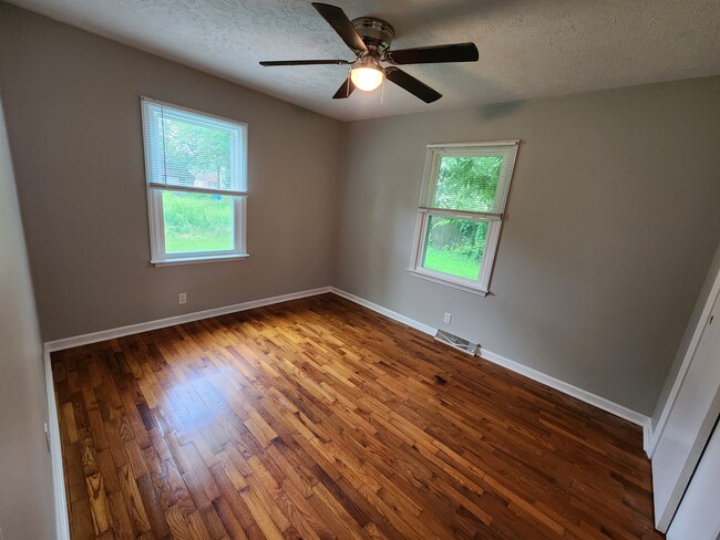 Building Photo - 103 Maple Ct