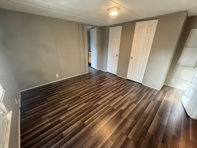 Foto del edificio - 16584 Lakeway Cir