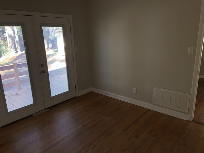 Building Photo - 1104 Aversboro Rd