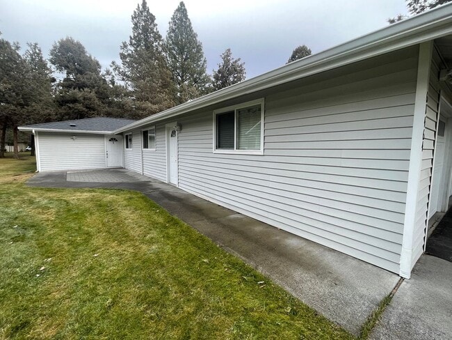 Foto del edificio - 61464 Little John Ln