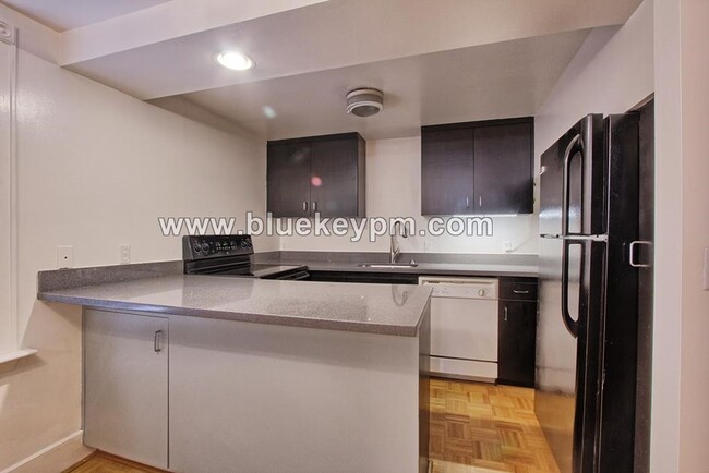 Foto del edificio - 2 Bed, 1 Bath  Newly Remodeled Unit Near O...