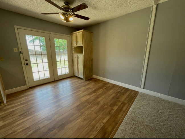 Building Photo - House Located On Cul-De-Sac & Within Minutes Of Wal-Mart & W. Loop 289!