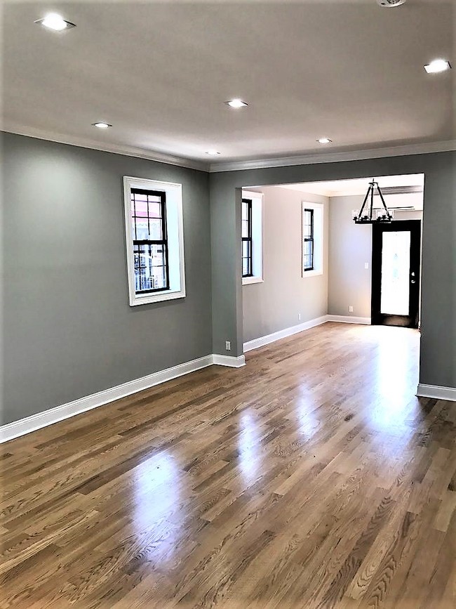 Building Photo - 108 E 91st St