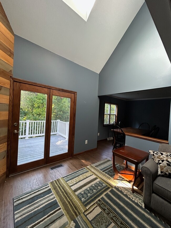 Building Photo - 5032 W Oakridge Cir