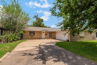 Building Photo - 7422 Oriole St