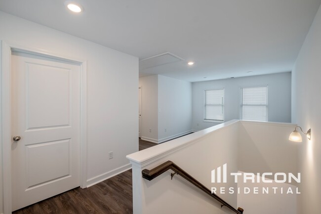 Building Photo - 181 E Rdg Wy
