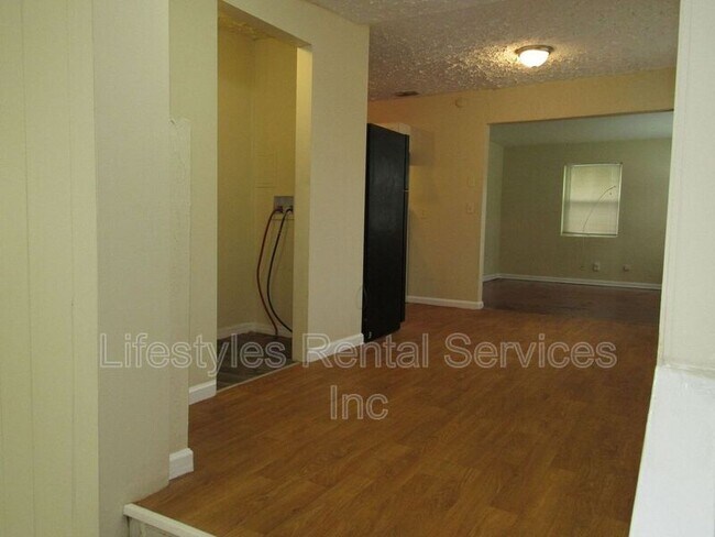 Building Photo - 7227 Richardson Rd
