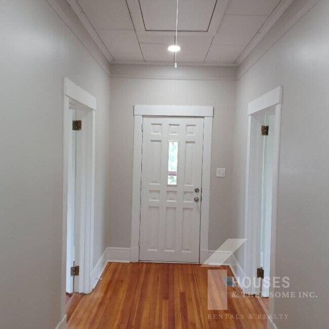 Foto del edificio - 109 Fleming Ave