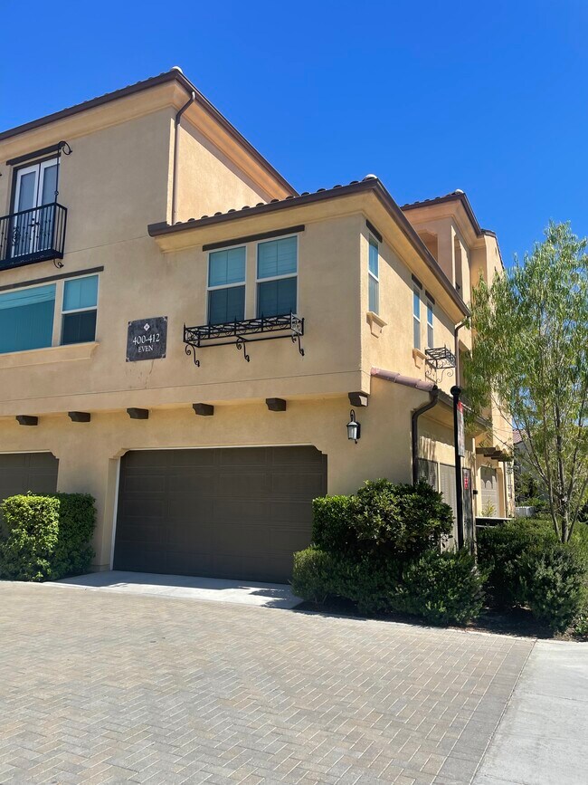 Building Photo - 404 Maravilla Ln