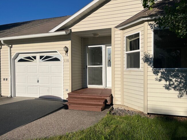 Building Photo - 2 Bed/2 Bath Condo