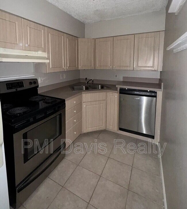 Foto del edificio - 1845 Lindberg Dr