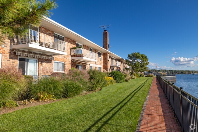 Building Photo - Toms Point Coop