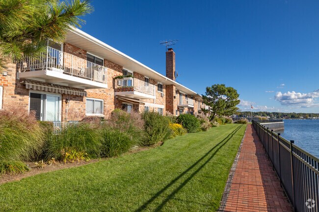 Foto del edificio - Toms Point Coop