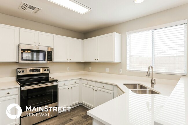 Building Photo - 12622 W Paradise Dr