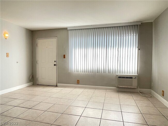 Foto del edificio - 4600 Paradise Rd