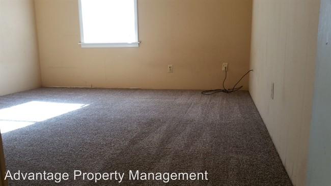 Building Photo - 2 br, 1 bath House - 10 W Mobbs
