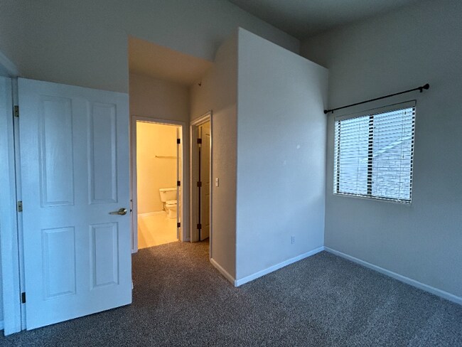 Building Photo - 7454 S Alkire St